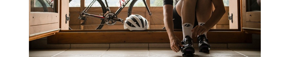 Köp cykelkläder, hjälmar & skor hos Cykelmagneten - Stort utbud